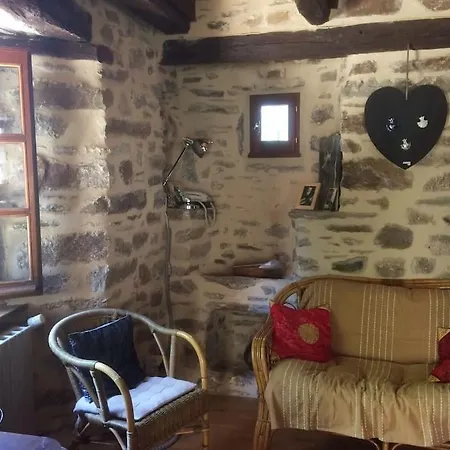 Maison En Pierre En L'aubrac Feriehus *